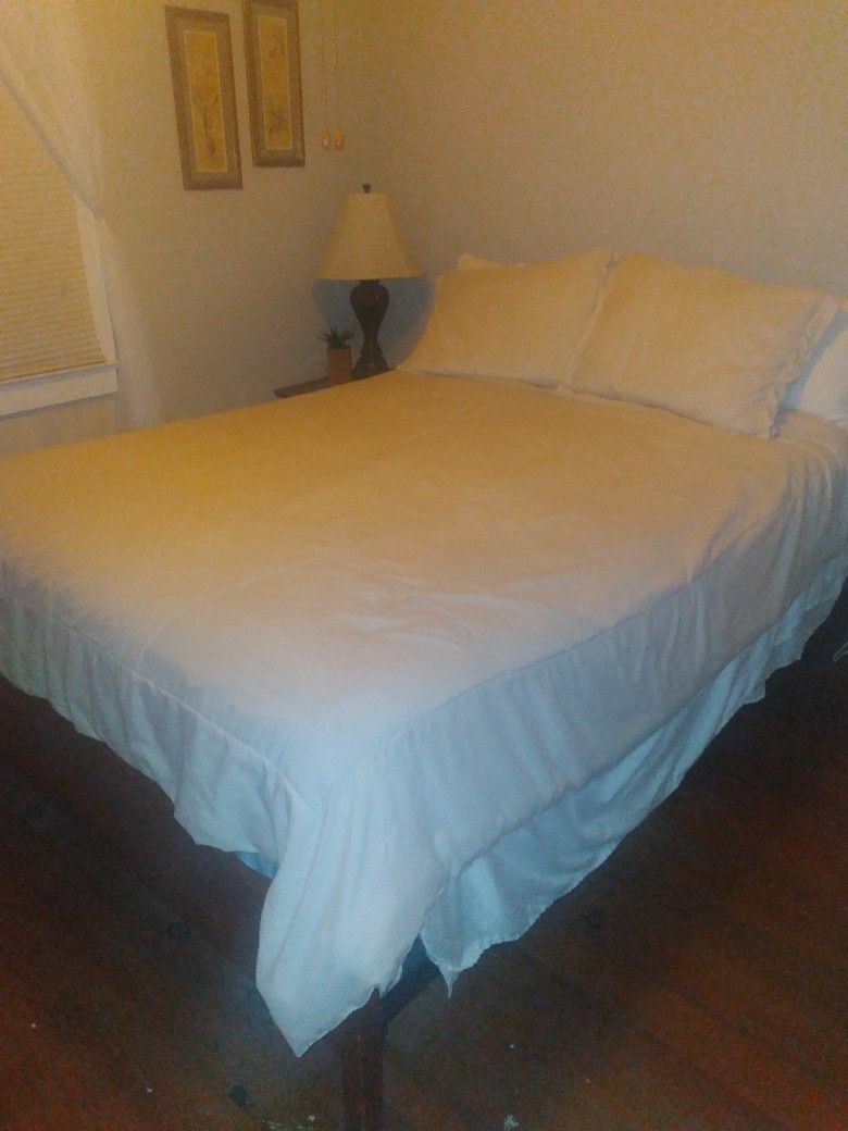 (REDUCED)Matching Bed Frame And Dresser