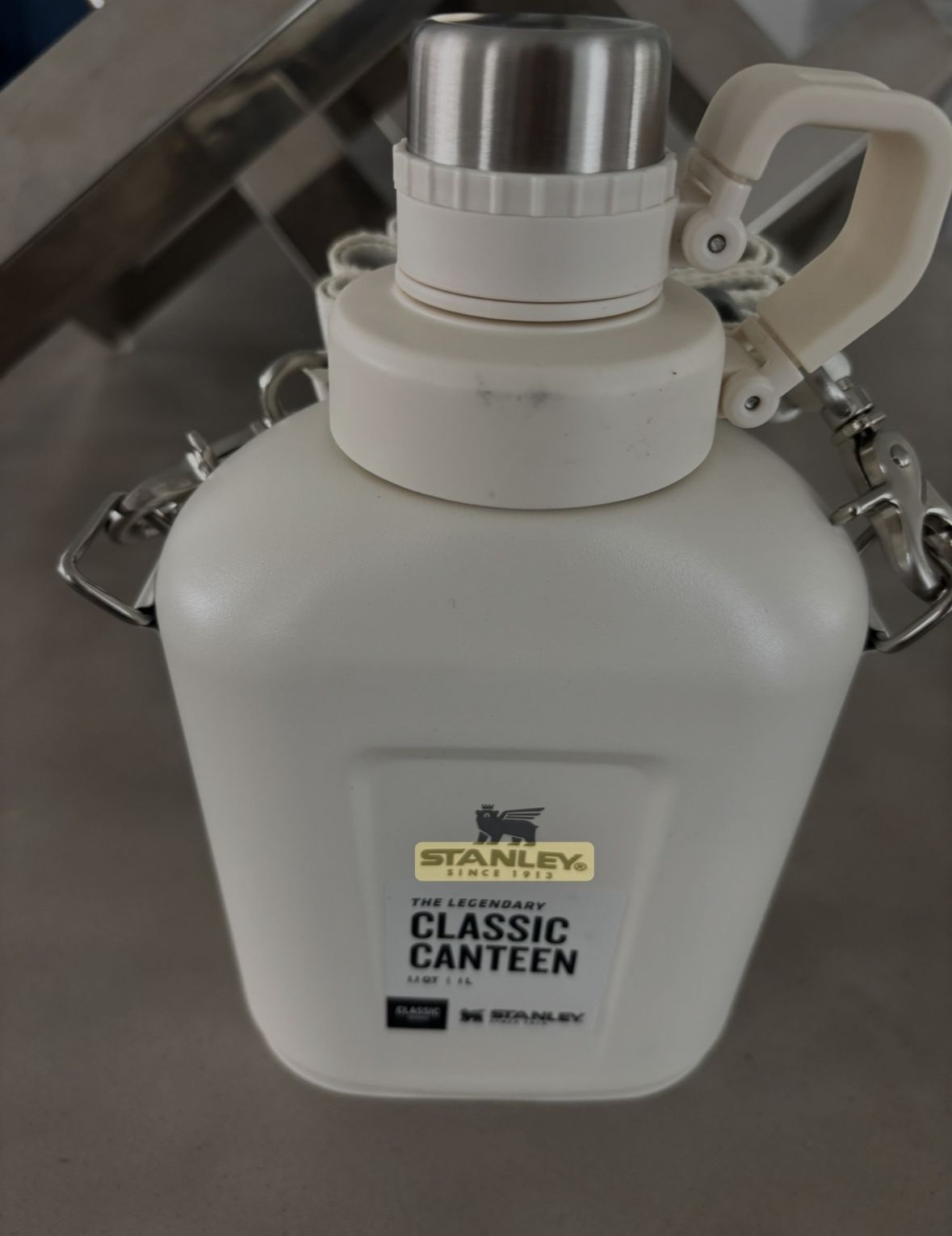 Stanley Legendary Classic Canteen 1.1 Quart. Cream Color Brand New. Perfect for college/ camping/school!