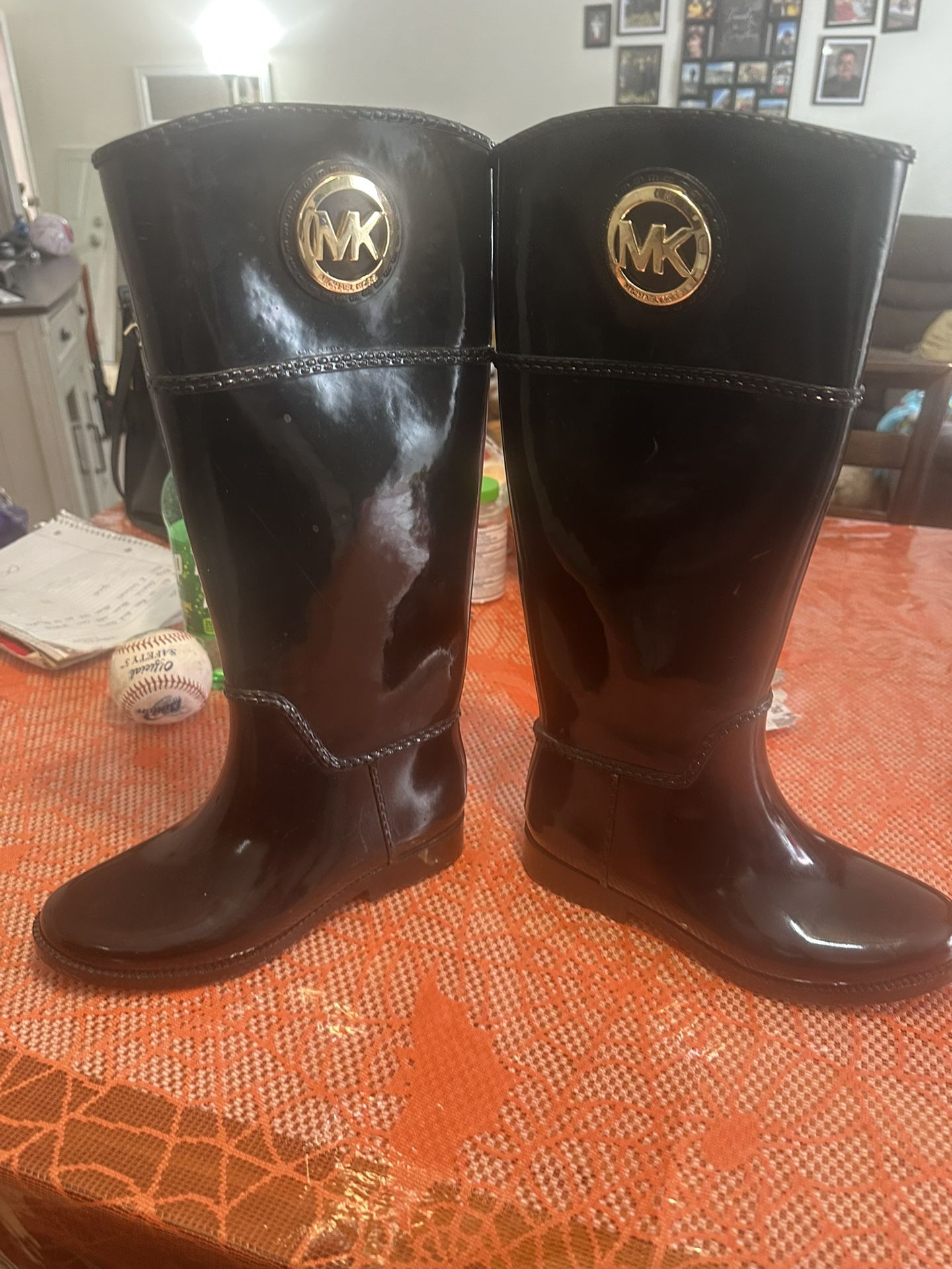 Michael Kors boots size 6