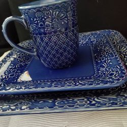 Gently Used Dinner Sets. 