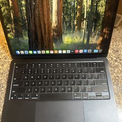 Apple MacBook Air 13" (M2, 24GB Ram, 2TB SSD)