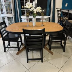 Dining Table 60”long 42” Wide And 30” High With 4 Chairs In Good Condition 