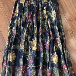 J.G. HOOK  100% RAYON NAVY ON FLORAL PRINT SKIRT. Made In HONGARY