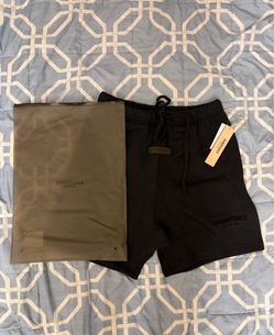 ESSENTIALS • SHORTS