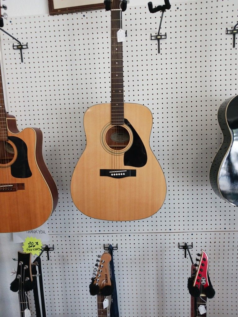 Yamaha FG - 410 Acoustic Guitar W Case