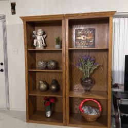 Wood ShowcaseDisplay Cabinets X2 / Cabinetes