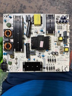 Hisense power supply board (part number 262075, board numbers RSAG7./ROH and HLL-5865WA) used in 70-inch LED televisions like the Hisense 70H6