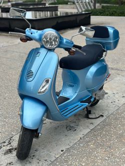 Vespa LX50 Blue with Top case