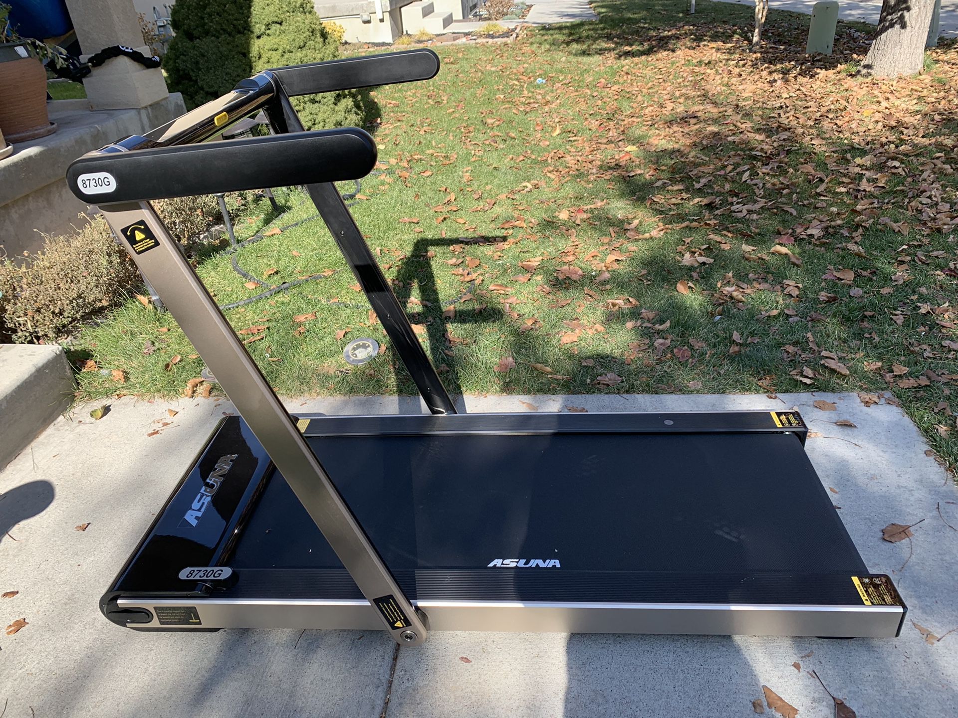 Brand new folding treadmill (retail $800)