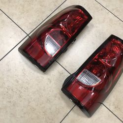 1999/2006 SILVERADO TAIL LIGHTS OEM STYLE