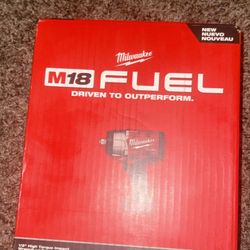 Milwaukee M18 fuel 1/2" high torque impact wrench with friction rings