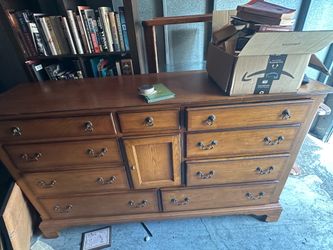 Thomasville dresser set