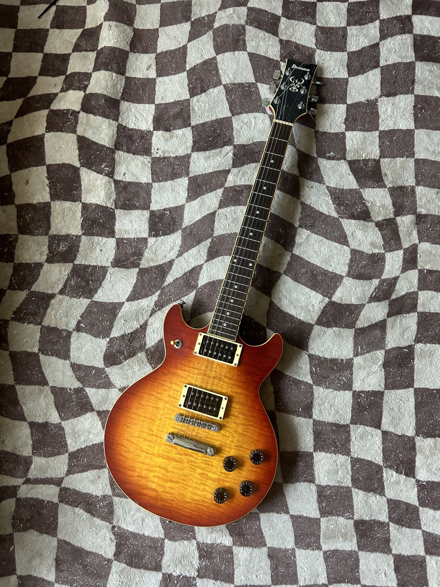 Electric Guitar - Ibanez AR250 w/ case