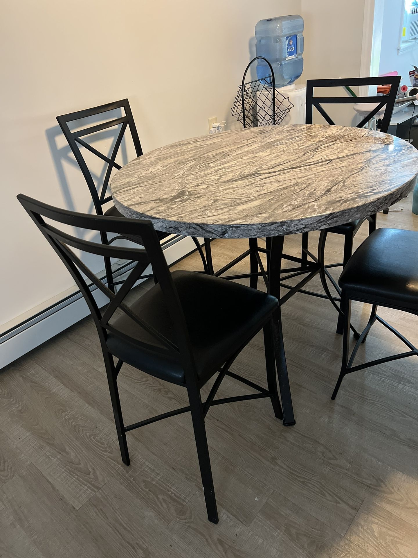 Like New Dinning Table With 4 Chairs