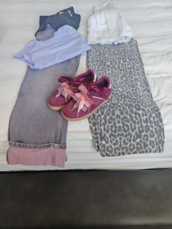 Ropa de niña semi usada, tenis nuevos, marca ZARA