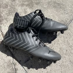 Kids Puma soccer cleats size 1.5