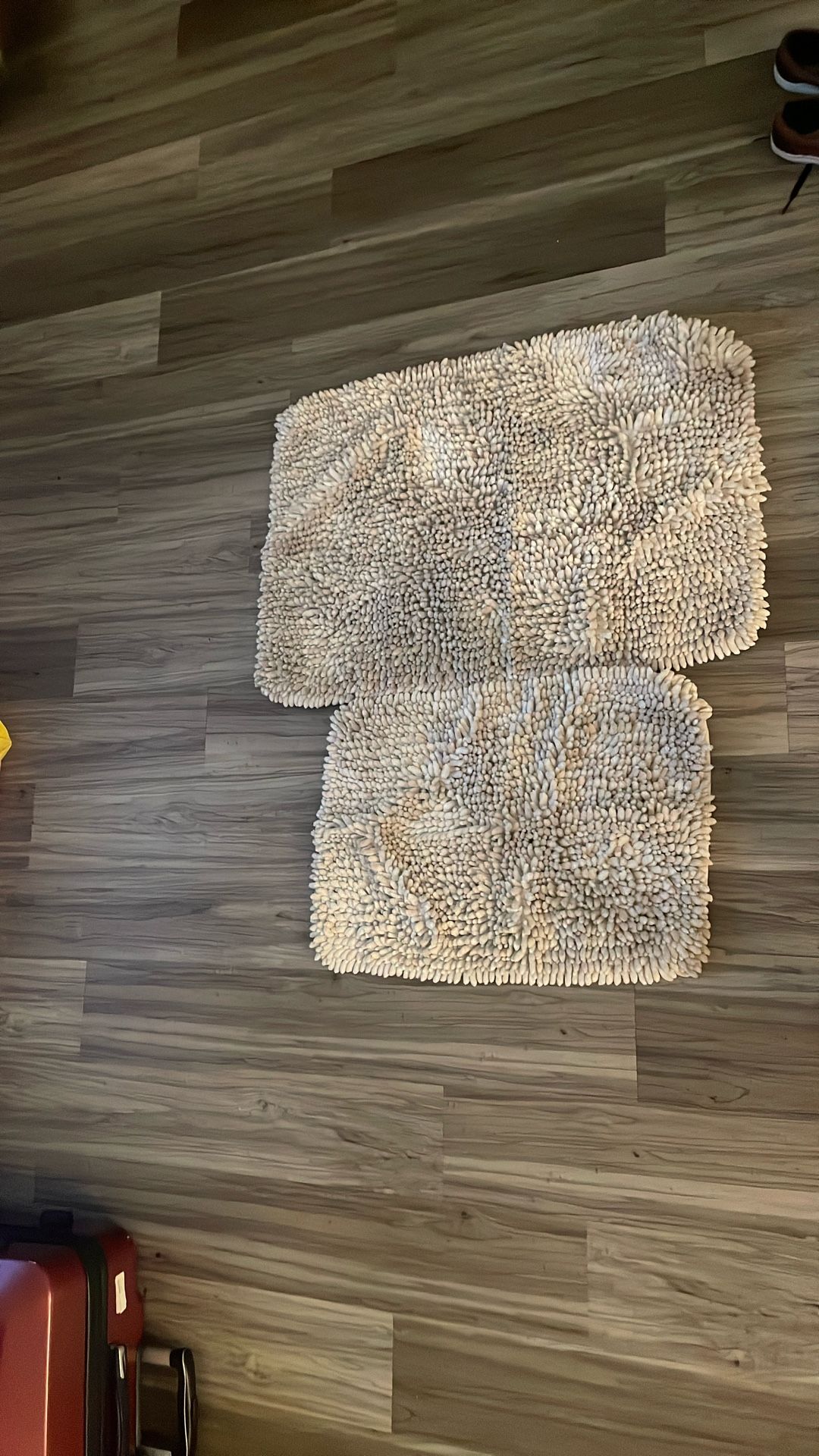 White Bathroom Mat Set