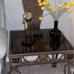 Living Room Tables  ( Free)