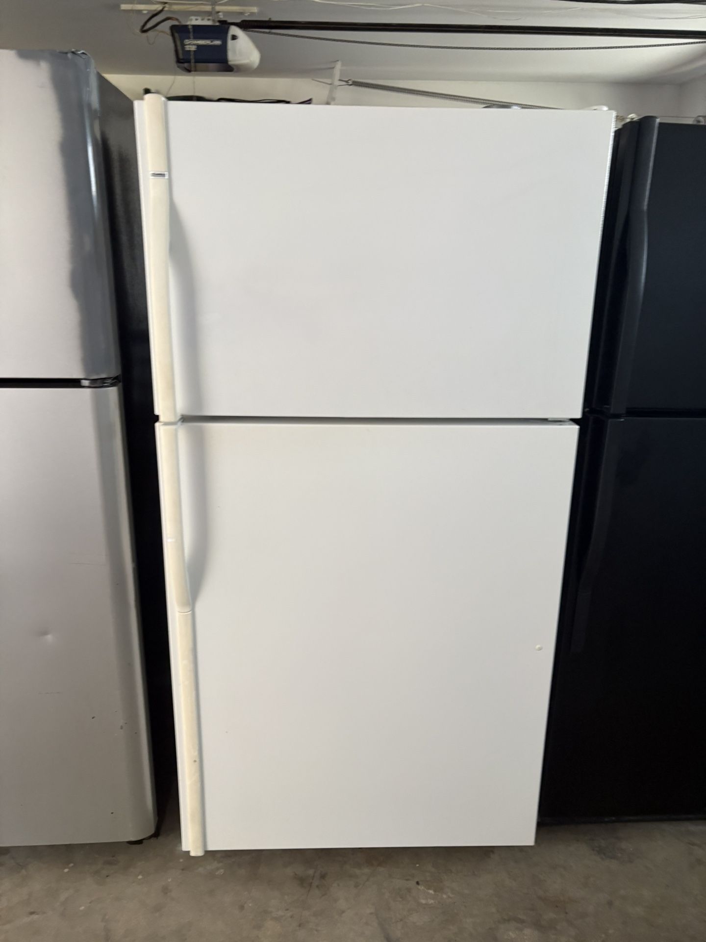 KENMORE 33 INCHES TOP FREEZER REFRIGERATOR WORKING GREAT