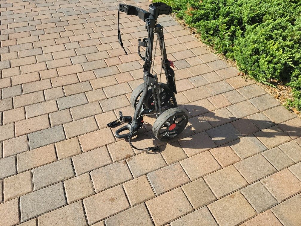 CaddyLite 11.5 v2 golf push cart nice shape, 3 wheel folds up easily