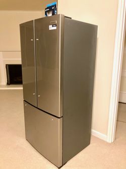 Frigidaire Refrigerator *BRAND NEW* Counter-Depth Fridge with Ice Maker