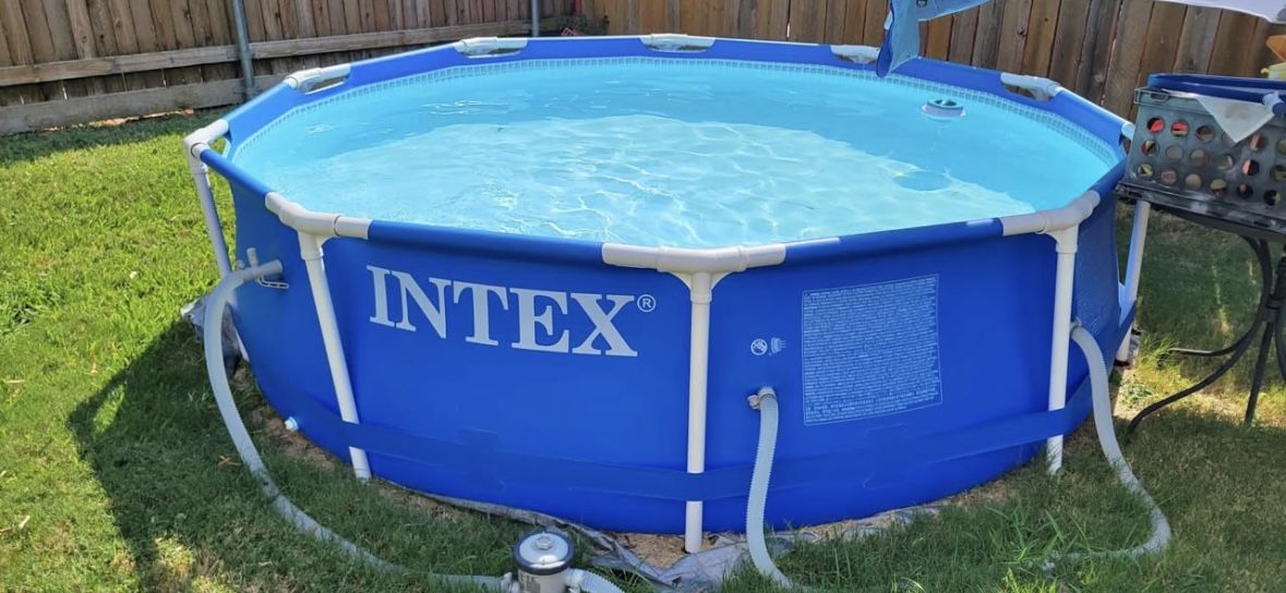 10 x30 Intex metal frame pool