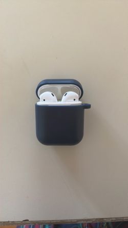 Used Gen 2 Airpods with case