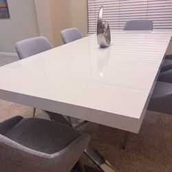 Dining Table And 8 Chairs 