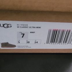 Uggs Size 7 New
