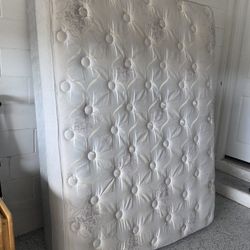Sealy Queen Mattress & Boxspring