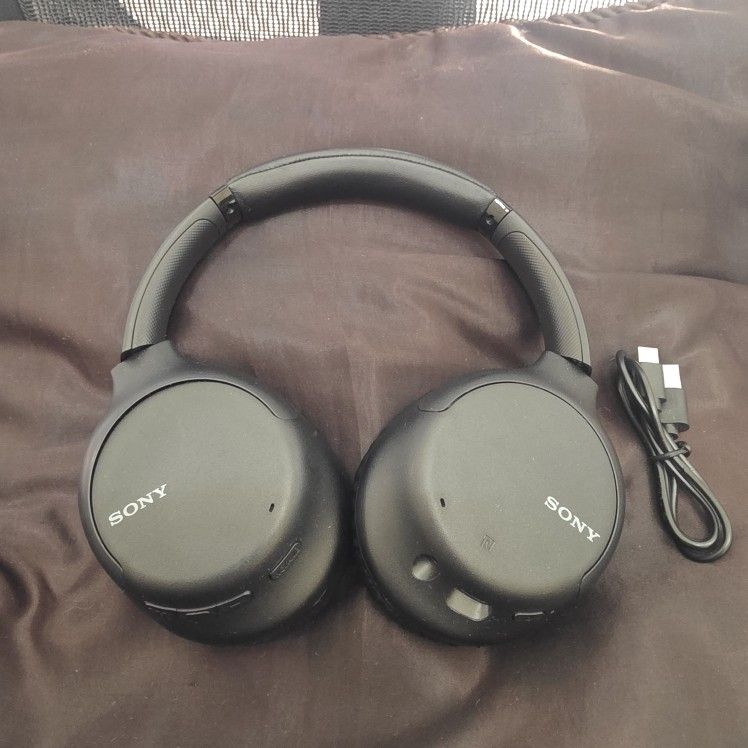 Sony WH-CH710N Bluetooth Wireless Noise-Canceling Headphones (Black)