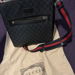 Authentic Gucci Large messenger bag (barely used still very mint!!)