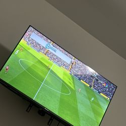 Hisense 42” Smart TV – Great Condition w/ Remote And Wall Mount