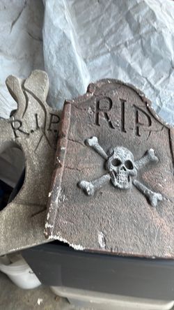 Halloween RIP Tombstone Decorations Set of 2