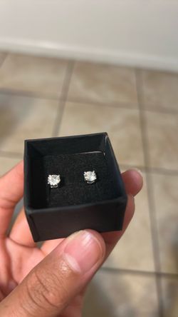 Moissanite  Diamond Stud earrings