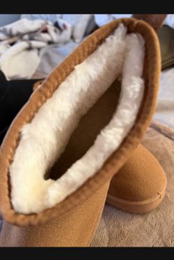Tan Furry Ankle Boots – UGG Style – Cozy & Cute 🤎 Size 6.5-7 Women’s -NEW