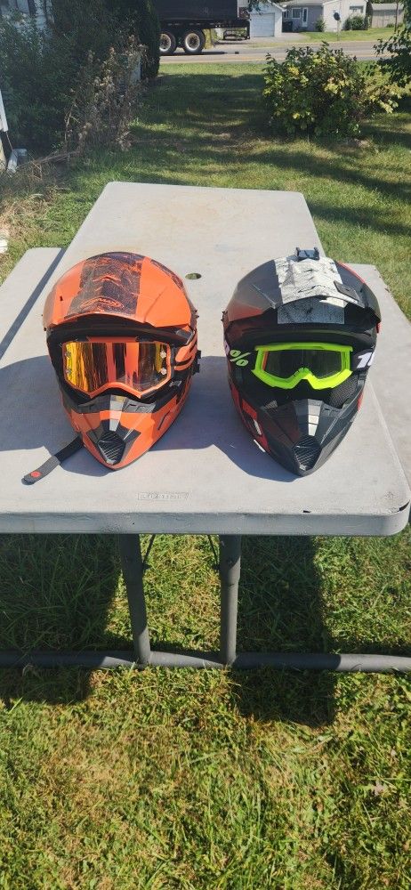 Adult/ Kids Medium Helmets With Goggles