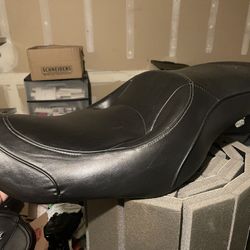 01 Harley Dyna Stock Seat  If It’s Up It’s Available!