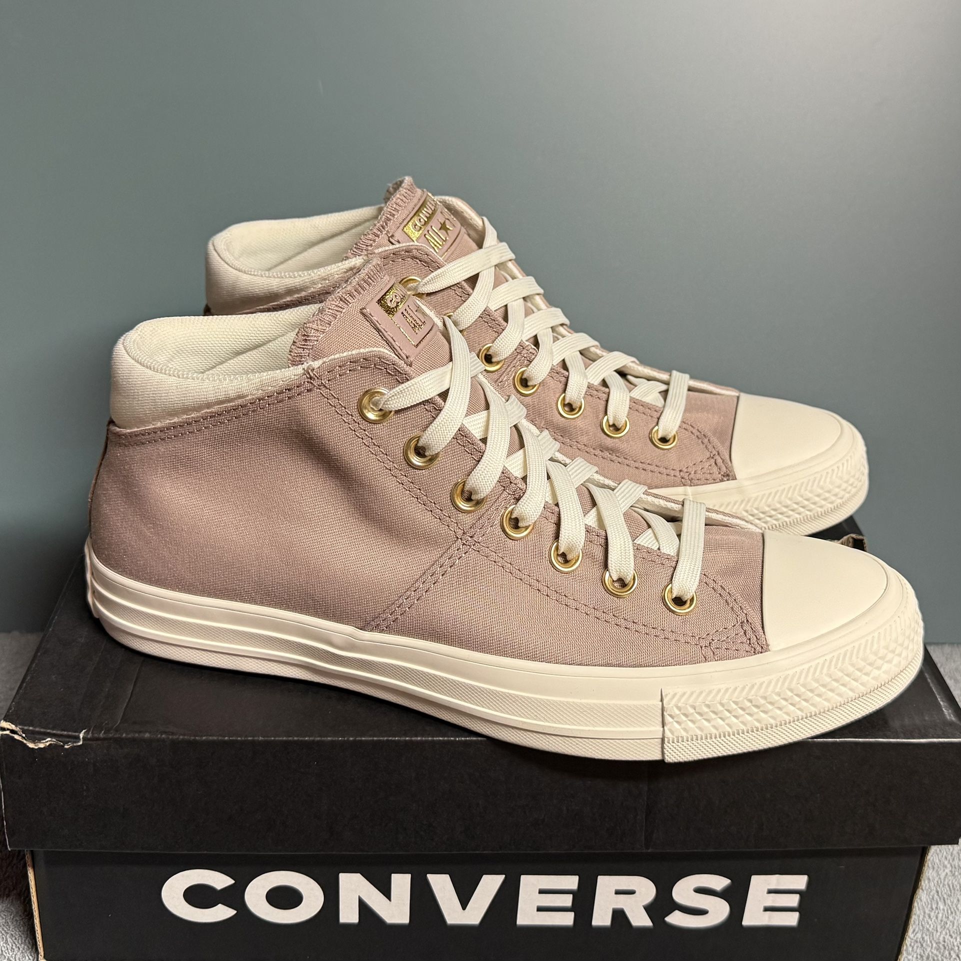 $45 Women’s Converse Hi Top Brand New Size 10