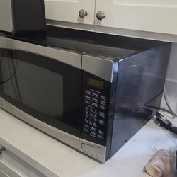 Ge profile microwave 100 ob offer great condition