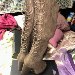 Super Cute Lace Up Brown Heeled Boots Size 7 Never Worn. 