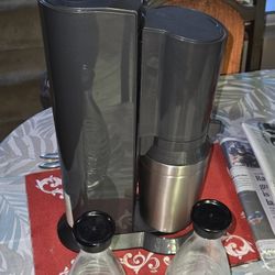 SodaStream Aqua Fizz + 2 Glass Carafes Broken For Parts Or Repair