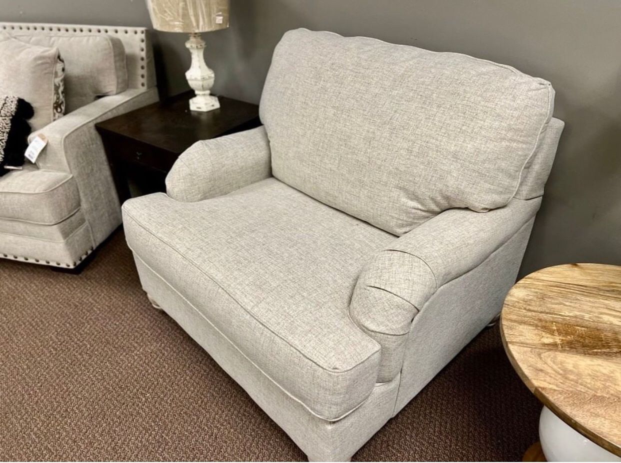 Linen Traemore Oversized Chair✅ Brand New👍