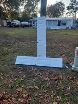 2 Sets Of 24 Inch Bifold Doors With Hardware