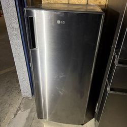Mini Refrigerator 