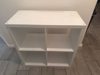 White stand