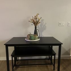 Like New Small Dining Table Set