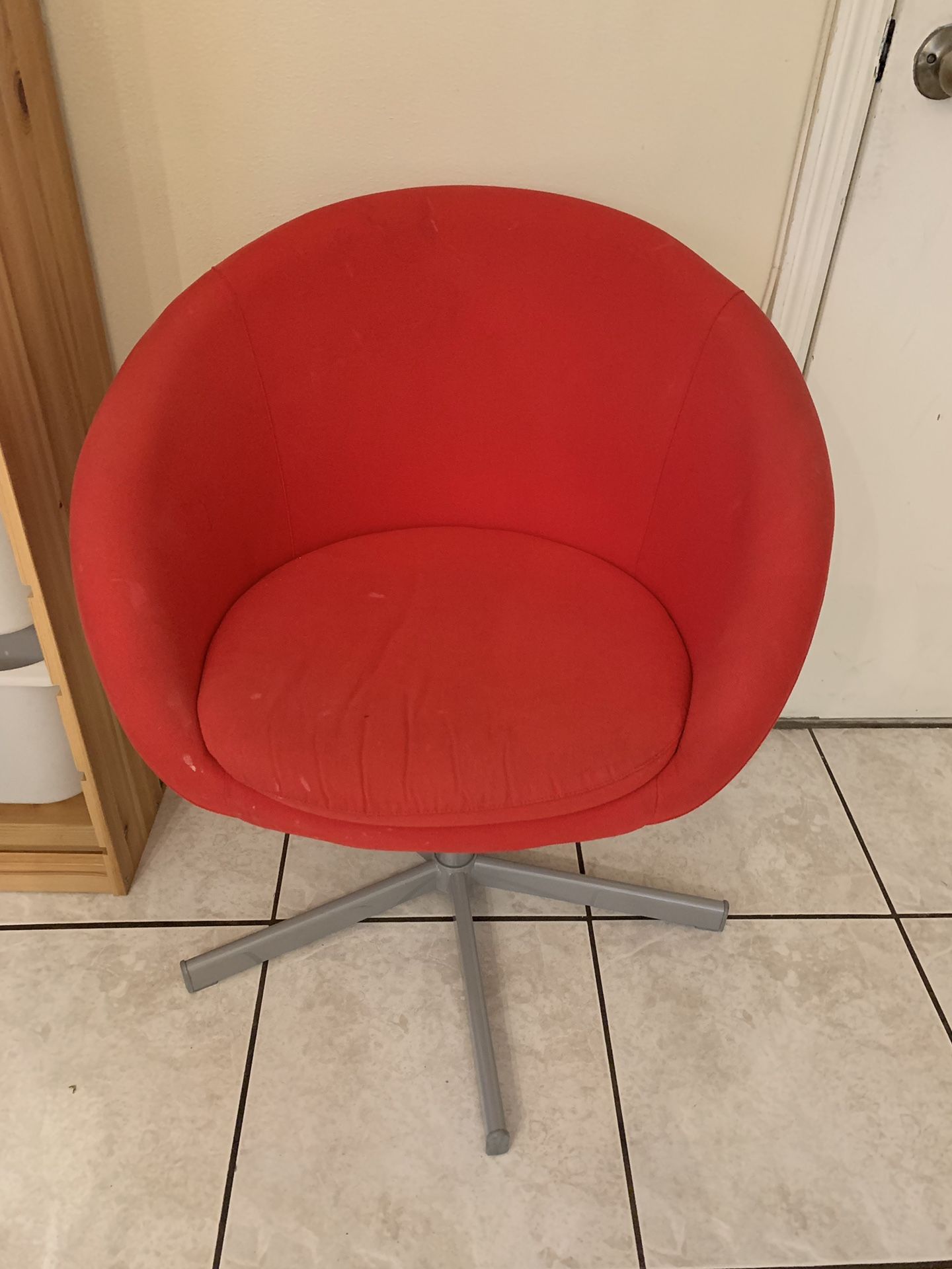 IKEA desk chair.