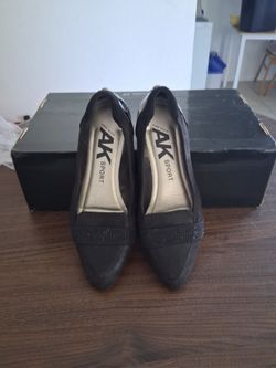 ANNE KLEIN  FLATS  7 1/2