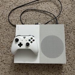 Xbox One S and 1 Controller